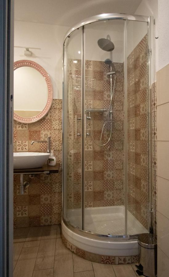 Un Posto Al Sole Bed & Breakfast Molino Nuovo  ภายนอก รูปภาพ