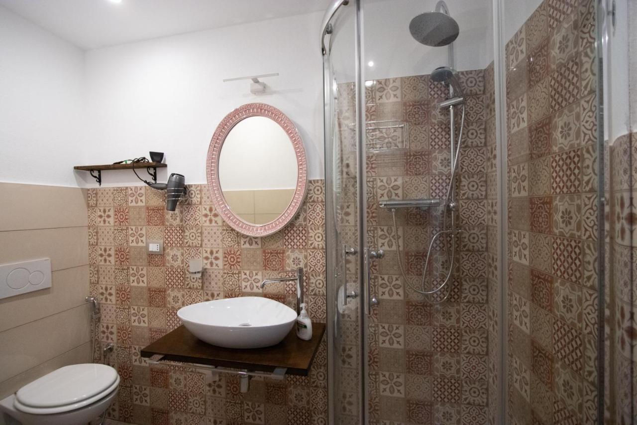 Un Posto Al Sole Bed & Breakfast Molino Nuovo  ภายนอก รูปภาพ