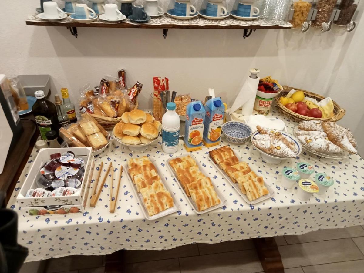 Un Posto Al Sole Bed & Breakfast Molino Nuovo  ภายนอก รูปภาพ