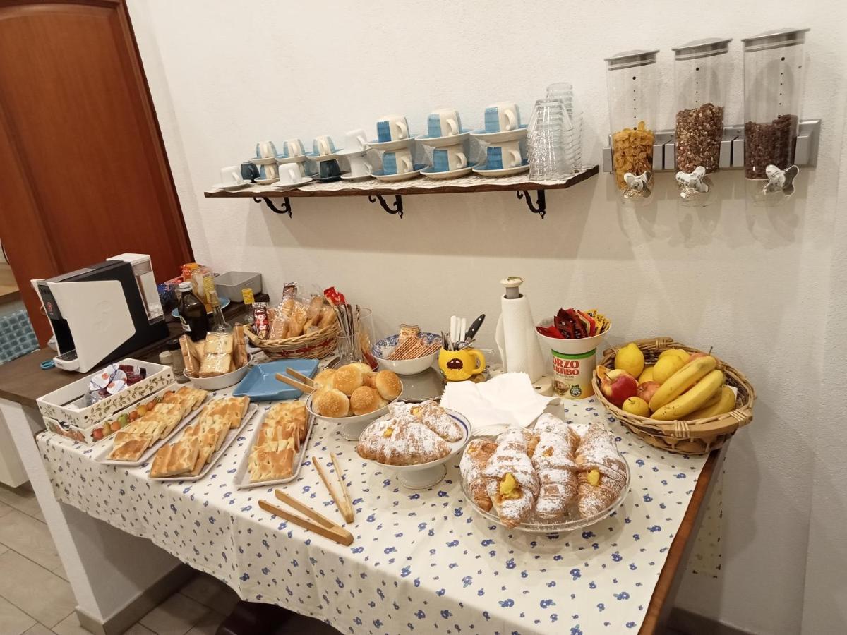 Un Posto Al Sole Bed & Breakfast Molino Nuovo  ภายนอก รูปภาพ